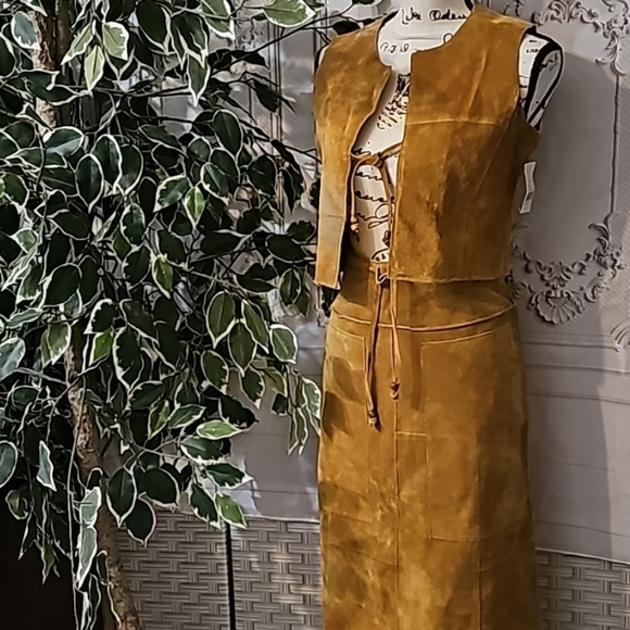 Wilsons Leather Dresses & Skirts - NWT Wilsons Vintage Suede Vest and Skirt Set